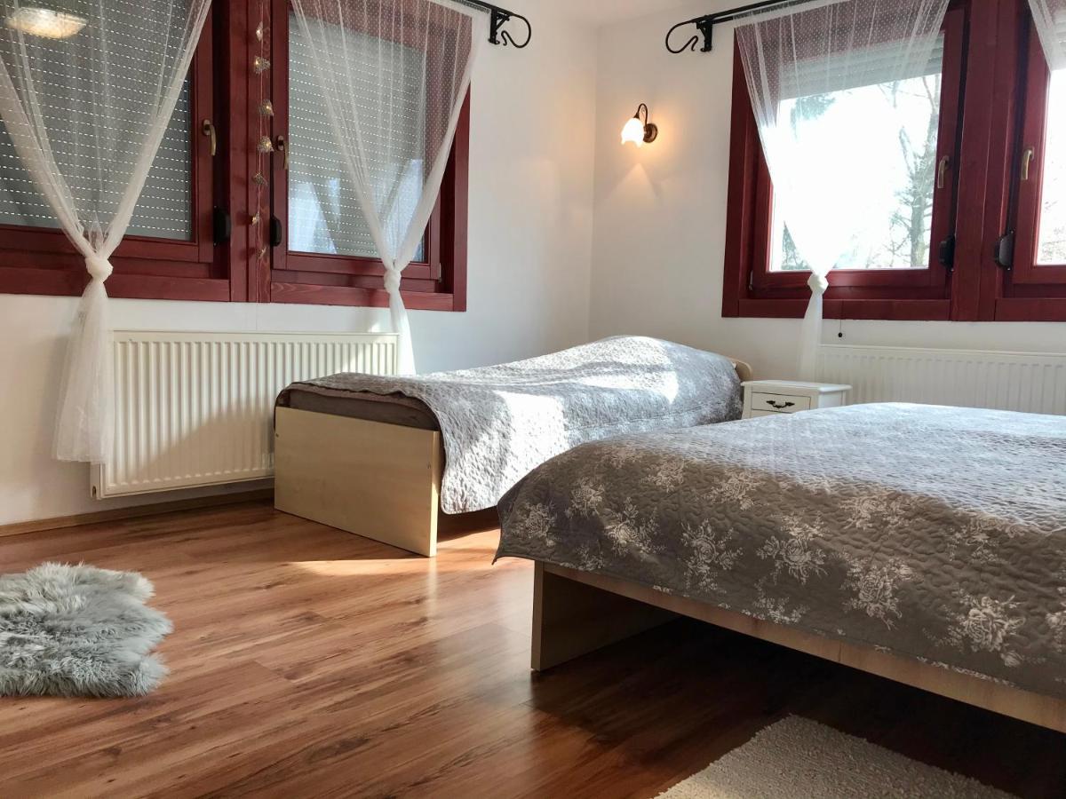 Viharsarki Apartman ยูลา ภายนอก รูปภาพ