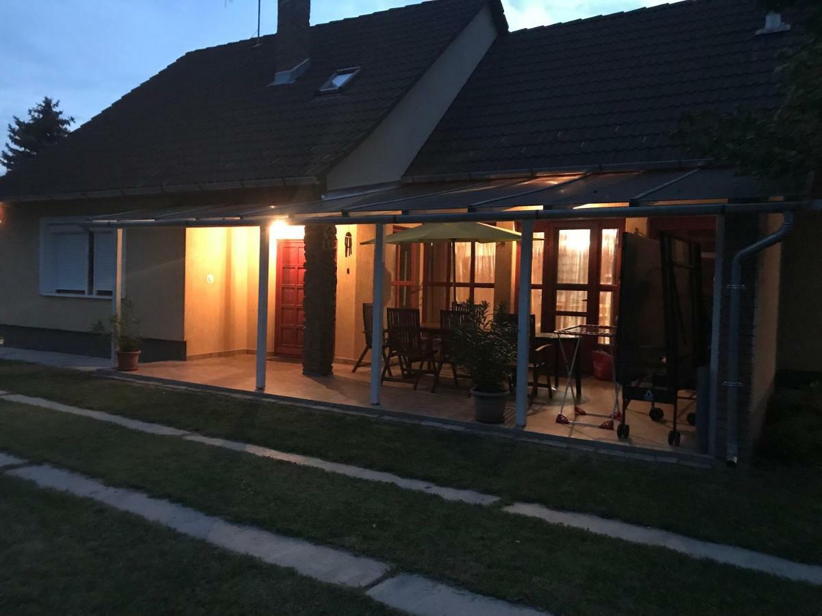 Viharsarki Apartman ยูลา ภายนอก รูปภาพ